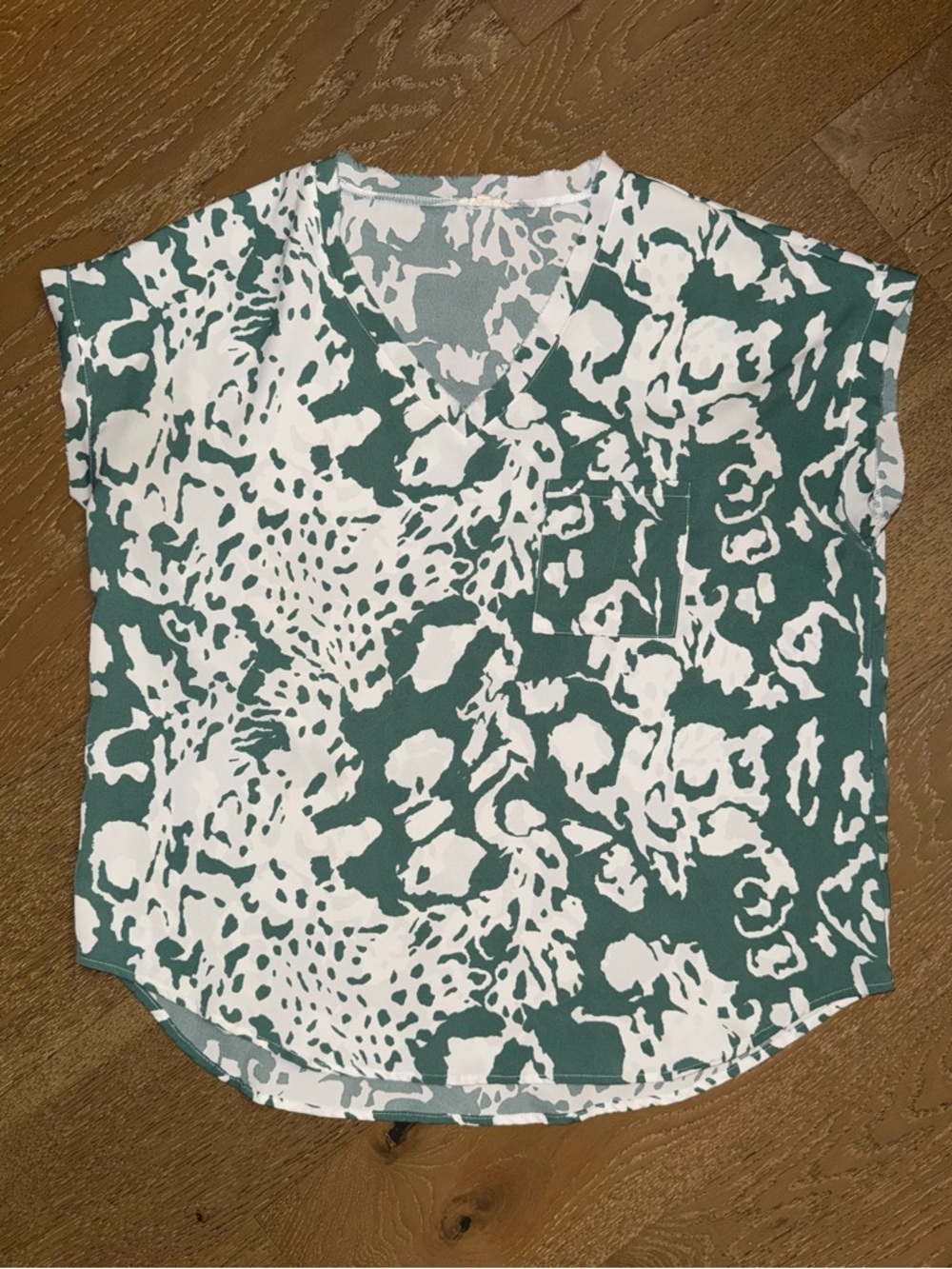 JODIFL Green and White Abstract V-Neck Short Sleeve Top